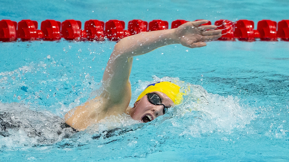 Crisp swim from Leah as she shatters personal best to take gold