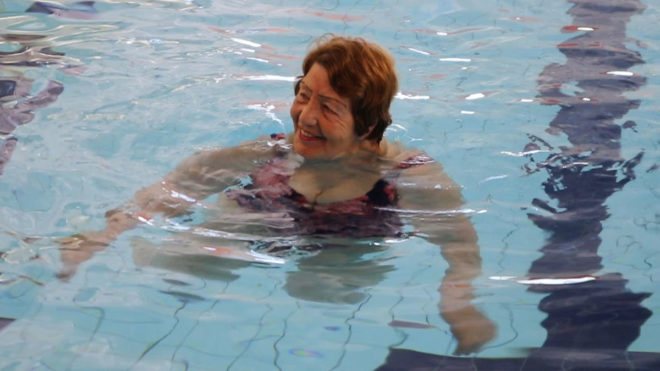 Swimming helps Derbyshire group ‘live well’ with dementia