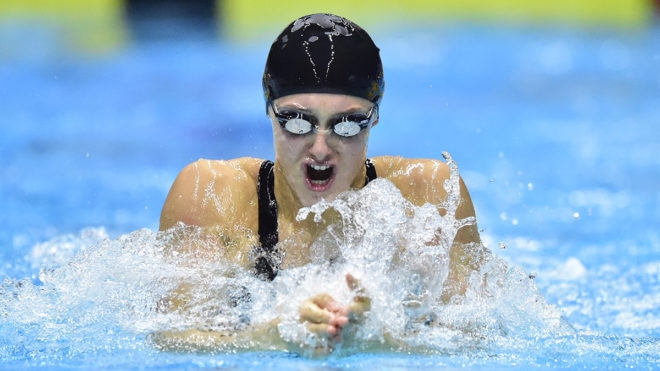Imogen Clark warms up for ISL by defending Winter Championships crown