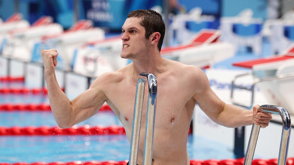 Reece Dunn celebrates winning the Men's S14 200m Freestyle gold medal at the Tokyo 2020 Paralympic Games