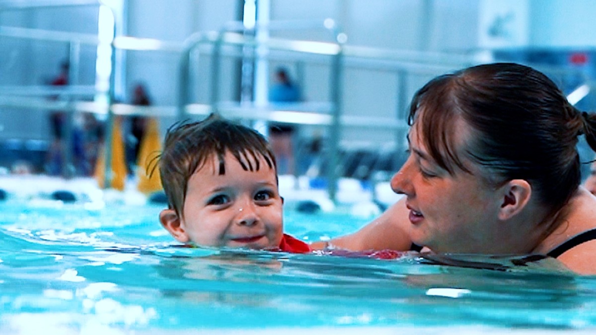How swimming lessons benefit children beyond the pool