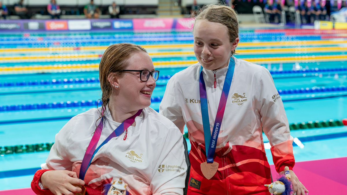 Brock breaks Games record as England swimmers secure five-medal haul
